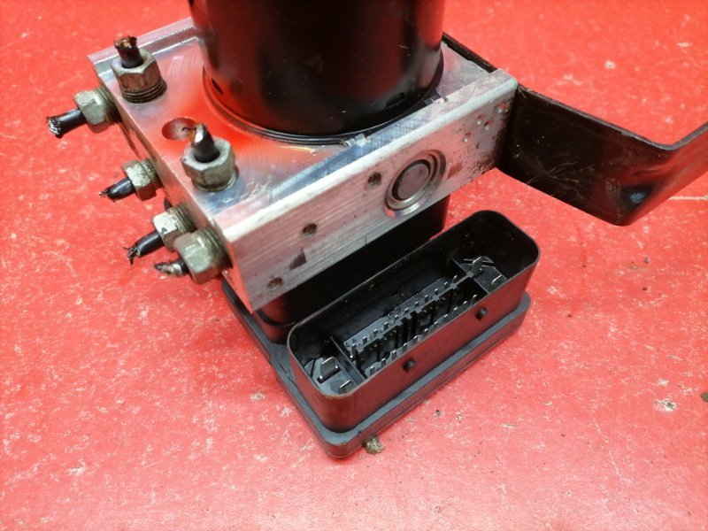 Блок abs Ford Focus CB4 SHDA 2010 (б/у) Блок abs Ford Focus CB4 SHDA 2010 (б/у)