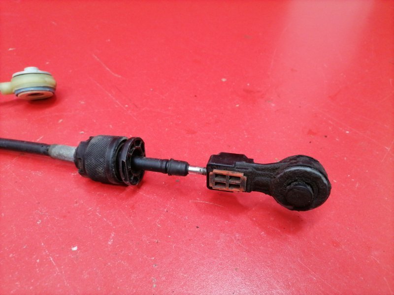 Трос мкпп Ford Focus CB4 SHDA 2010 (б/у) Трос мкпп Ford Focus CB4 SHDA 2010 (б/у)