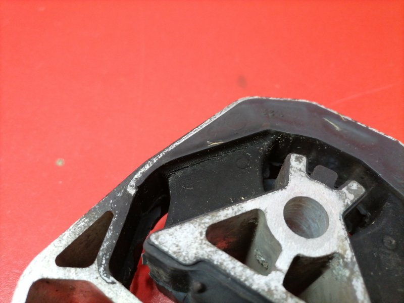 Подушка двигателя Ford Focus CB4 SHDA 2010 задняя (б/у) Подушка двигателя Ford Focus CB4 SHDA 2010 задняя (б/у)