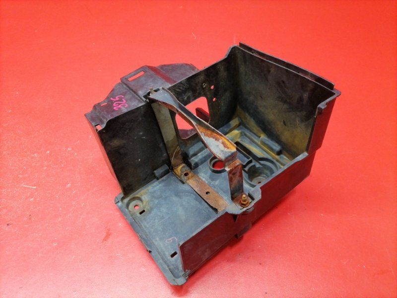 Площадка под аккумулятор Ford Focus CB4 SHDA 2010 (б/у) Площадка под аккумулятор Ford Focus CB4 SHDA 2010 (б/у)