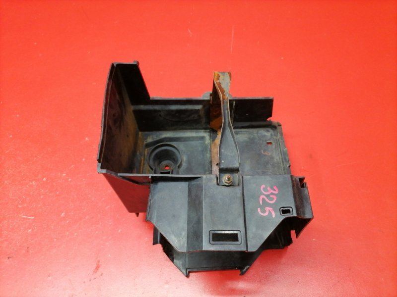 Площадка под аккумулятор Ford Focus CB4 SHDA 2010 (б/у) Площадка под аккумулятор Ford Focus CB4 SHDA 2010 (б/у)