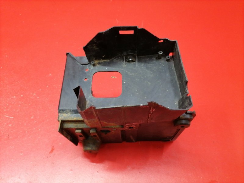 Площадка под аккумулятор Ford Focus CB4 SHDA 2010 (б/у) Площадка под аккумулятор Ford Focus CB4 SHDA 2010 (б/у)