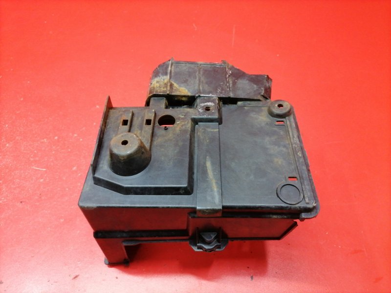 Площадка под аккумулятор Ford Focus CB4 SHDA 2010 (б/у) Площадка под аккумулятор Ford Focus CB4 SHDA 2010 (б/у)