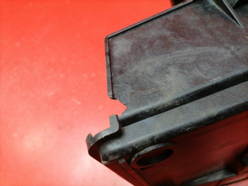 Площадка под аккумулятор Ford Focus CB4 SHDA 2010 (б/у) Площадка под аккумулятор Ford Focus CB4 SHDA 2010 (б/у)