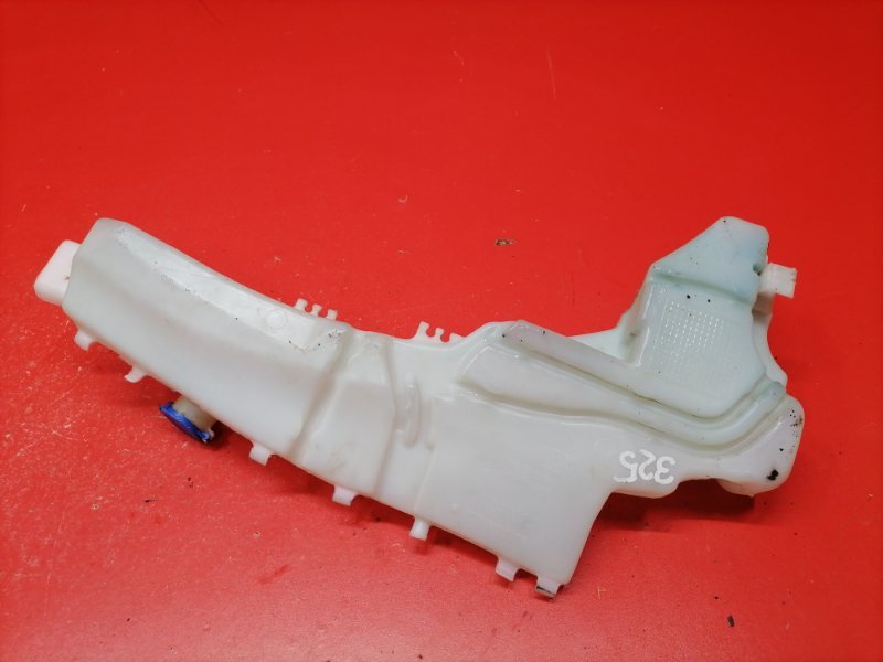 Бачок омывателя Ford Focus CB4 SHDA 2010 (б/у) Бачок омывателя Ford Focus CB4 SHDA 2010 (б/у)