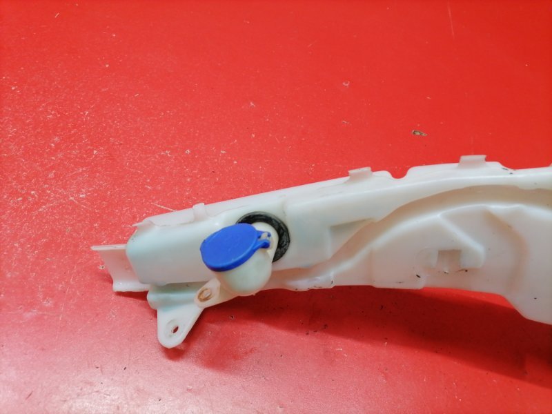 Бачок омывателя Ford Focus CB4 SHDA 2010 (б/у) Бачок омывателя Ford Focus CB4 SHDA 2010 (б/у)