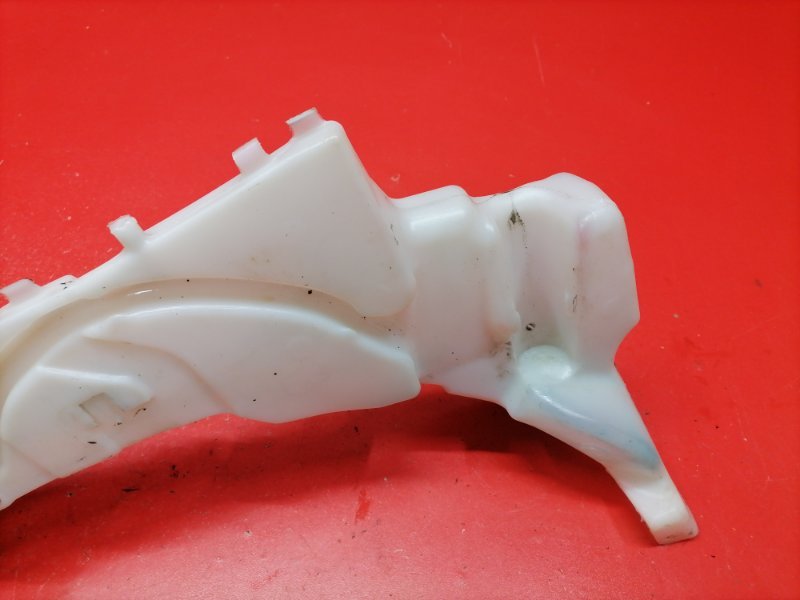 Бачок омывателя Ford Focus CB4 SHDA 2010 (б/у) Бачок омывателя Ford Focus CB4 SHDA 2010 (б/у)