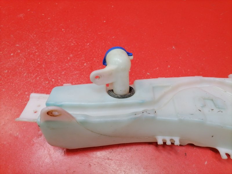 Бачок омывателя Ford Focus CB4 SHDA 2010 (б/у) Бачок омывателя Ford Focus CB4 SHDA 2010 (б/у)