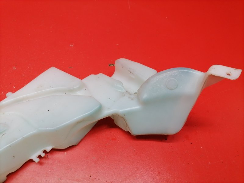 Бачок омывателя Ford Focus CB4 SHDA 2010 (б/у) Бачок омывателя Ford Focus CB4 SHDA 2010 (б/у)