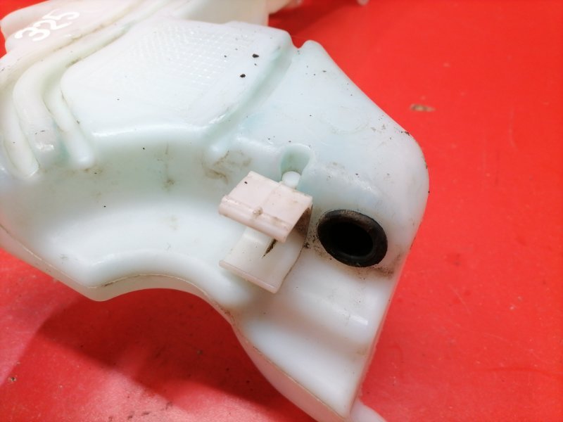 Бачок омывателя Ford Focus CB4 SHDA 2010 (б/у) Бачок омывателя Ford Focus CB4 SHDA 2010 (б/у)