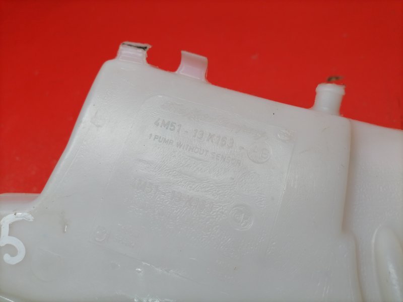 Бачок омывателя Ford Focus CB4 SHDA 2010 (б/у) Бачок омывателя Ford Focus CB4 SHDA 2010 (б/у)