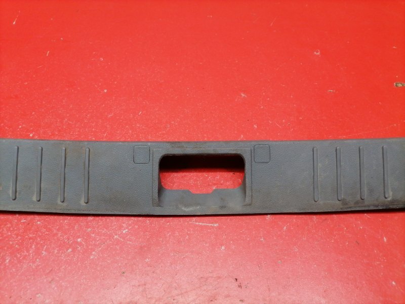 Накладка замка багажника Ford Focus CB4 SHDA 2010 (б/у) Накладка замка багажника Ford Focus CB4 SHDA 2010 (б/у)