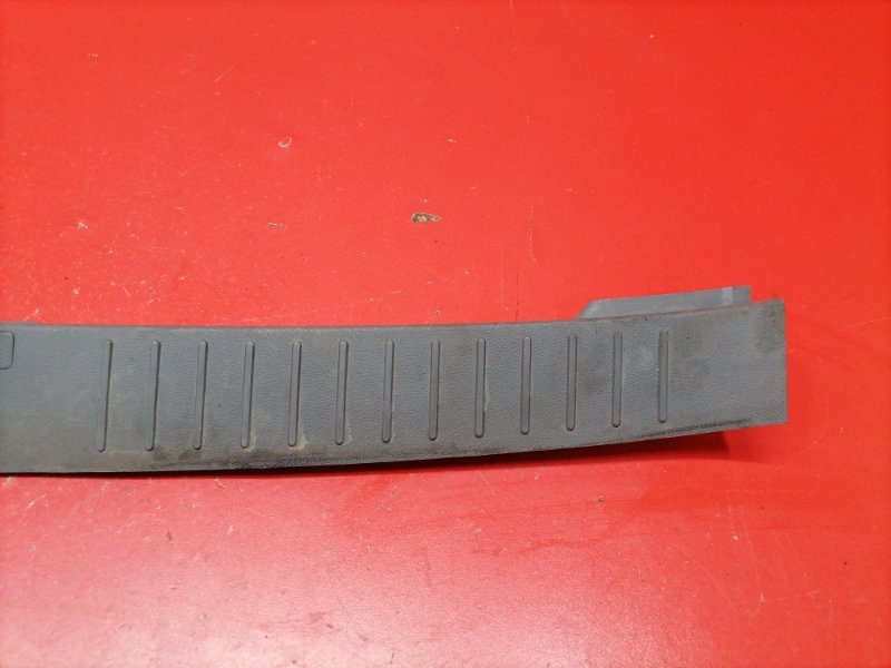 Накладка замка багажника Ford Focus CB4 SHDA 2010 (б/у) Накладка замка багажника Ford Focus CB4 SHDA 2010 (б/у)