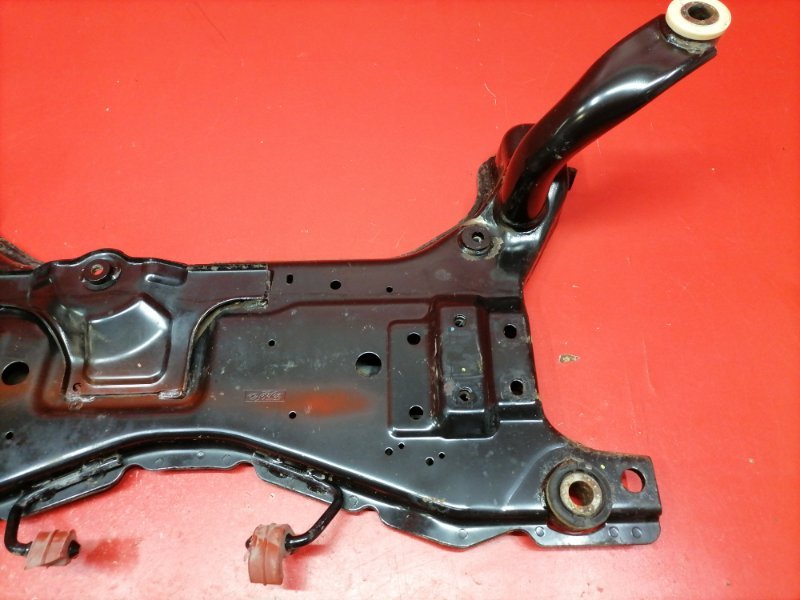 Подрамник Ford Focus CB4 SHDA 2010 передний (б/у) Подрамник Ford Focus CB4 SHDA 2010 передний (б/у)