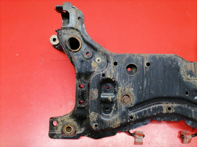 Подрамник Ford Focus CB4 SHDA 2010 передний (б/у) Подрамник Ford Focus CB4 SHDA 2010 передний (б/у)