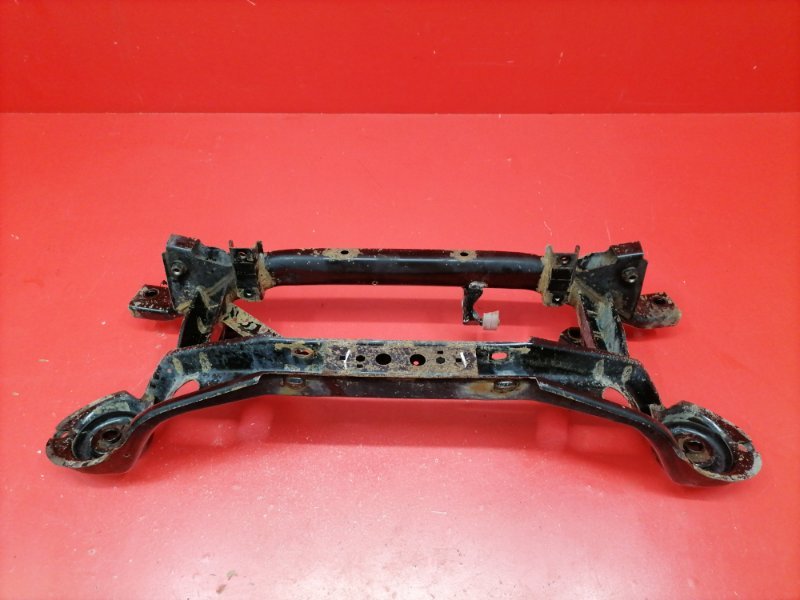 Подрамник Ford Focus CB4 SHDA 2010 задний (б/у) Подрамник Ford Focus CB4 SHDA 2010 задний (б/у)