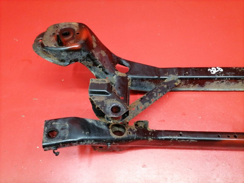 Подрамник Ford Focus CB4 SHDA 2010 задний (б/у) Подрамник Ford Focus CB4 SHDA 2010 задний (б/у)