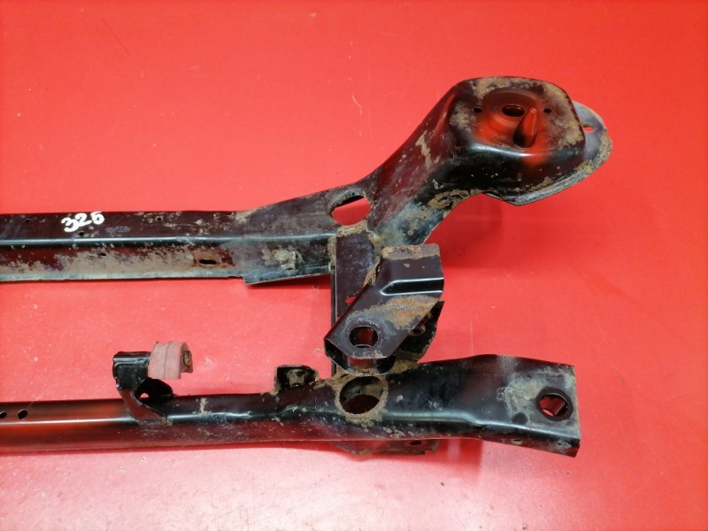 Подрамник Ford Focus CB4 SHDA 2010 задний (б/у) Подрамник Ford Focus CB4 SHDA 2010 задний (б/у)