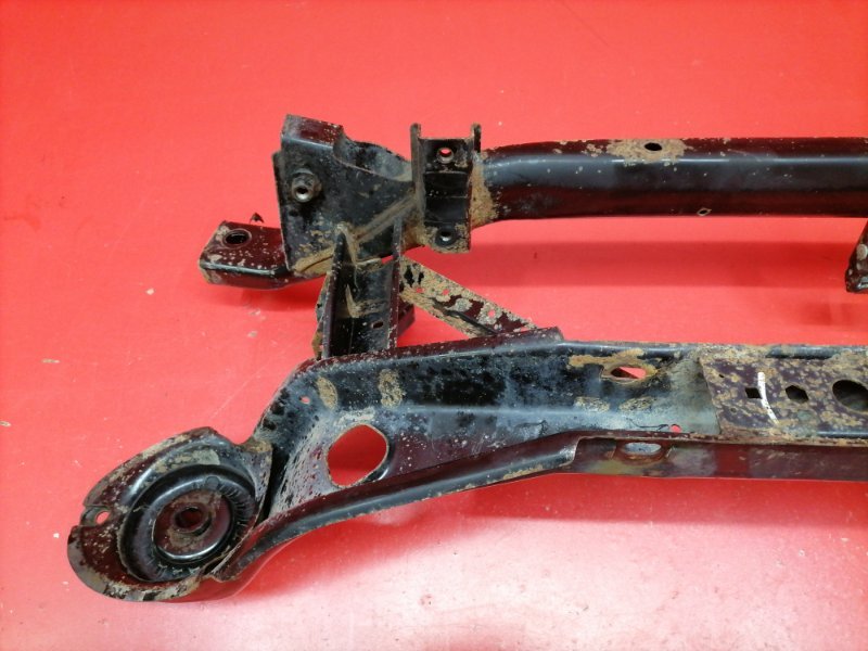 Подрамник Ford Focus CB4 SHDA 2010 задний (б/у) Подрамник Ford Focus CB4 SHDA 2010 задний (б/у)