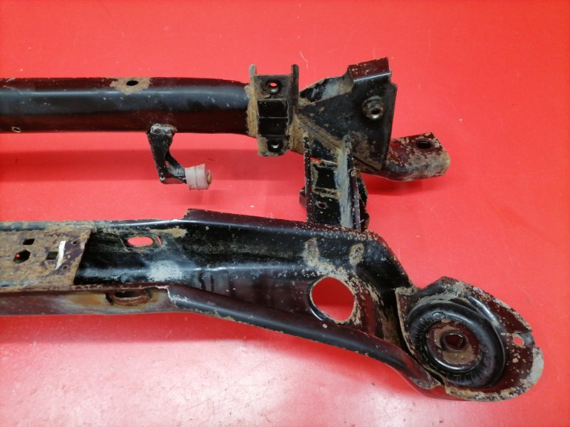 Подрамник Ford Focus CB4 SHDA 2010 задний (б/у) Подрамник Ford Focus CB4 SHDA 2010 задний (б/у)