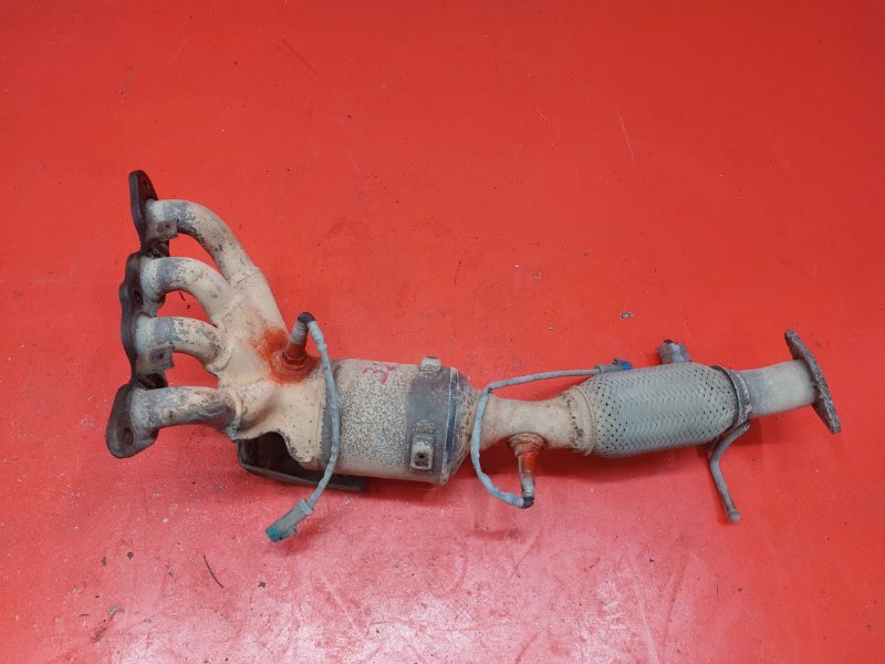 Коллектор выпускной Ford Focus CB4 SHDA 2010 (б/у) Коллектор выпускной Ford Focus CB4 SHDA 2010 (б/у)