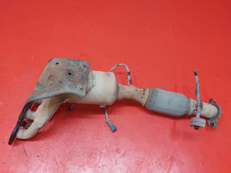 Коллектор выпускной Ford Focus CB4 SHDA 2010 (б/у) Коллектор выпускной Ford Focus CB4 SHDA 2010 (б/у)