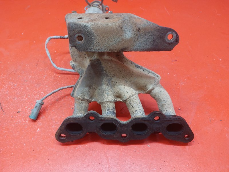 Коллектор выпускной Ford Focus CB4 SHDA 2010 (б/у) Коллектор выпускной Ford Focus CB4 SHDA 2010 (б/у)