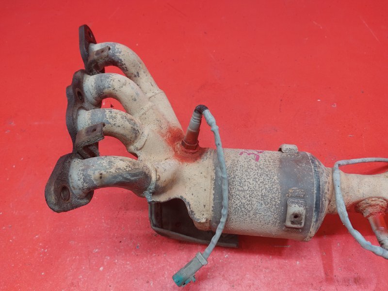 Коллектор выпускной Ford Focus CB4 SHDA 2010 (б/у) Коллектор выпускной Ford Focus CB4 SHDA 2010 (б/у)