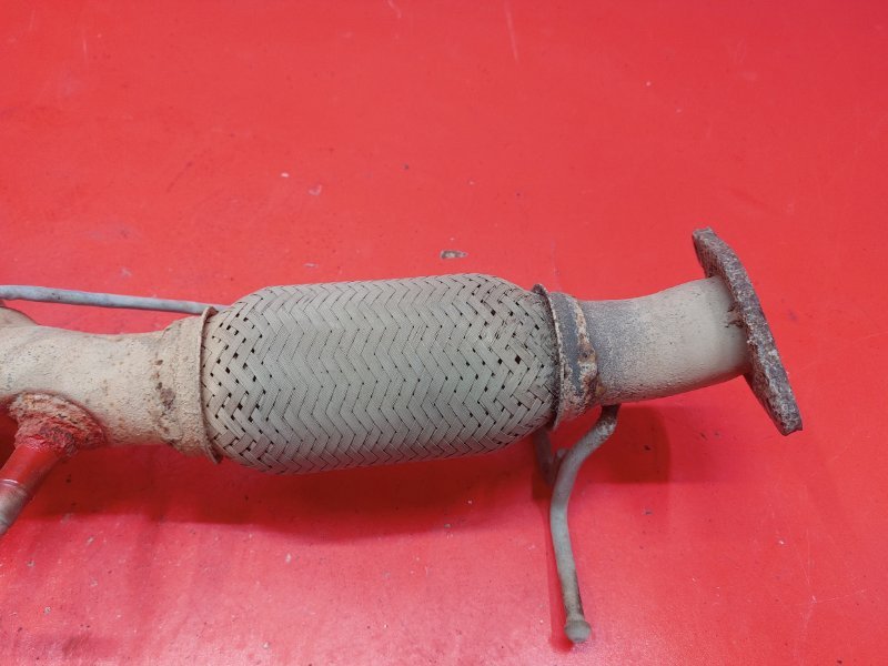 Коллектор выпускной Ford Focus CB4 SHDA 2010 (б/у) Коллектор выпускной Ford Focus CB4 SHDA 2010 (б/у)