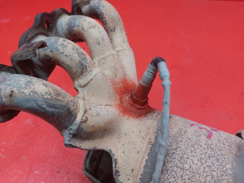 Коллектор выпускной Ford Focus CB4 SHDA 2010 (б/у) Коллектор выпускной Ford Focus CB4 SHDA 2010 (б/у)