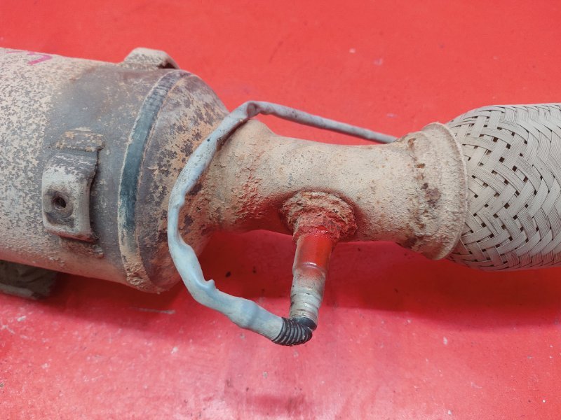 Коллектор выпускной Ford Focus CB4 SHDA 2010 (б/у) Коллектор выпускной Ford Focus CB4 SHDA 2010 (б/у)