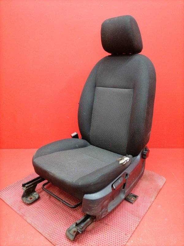 Сиденье Ford Focus CB4 SHDA 2010 переднее левое (б/у) Сиденье Ford Focus CB4 SHDA 2010 переднее левое (б/у)