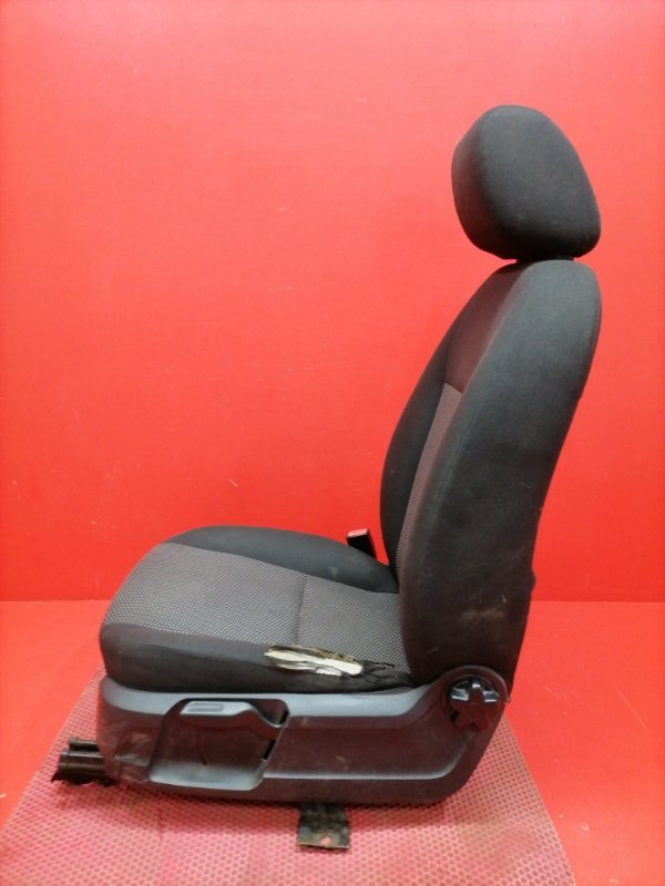 Сиденье Ford Focus CB4 SHDA 2010 переднее левое (б/у) Сиденье Ford Focus CB4 SHDA 2010 переднее левое (б/у)