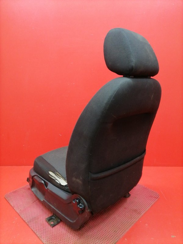 Сиденье Ford Focus CB4 SHDA 2010 переднее левое (б/у) Сиденье Ford Focus CB4 SHDA 2010 переднее левое (б/у)