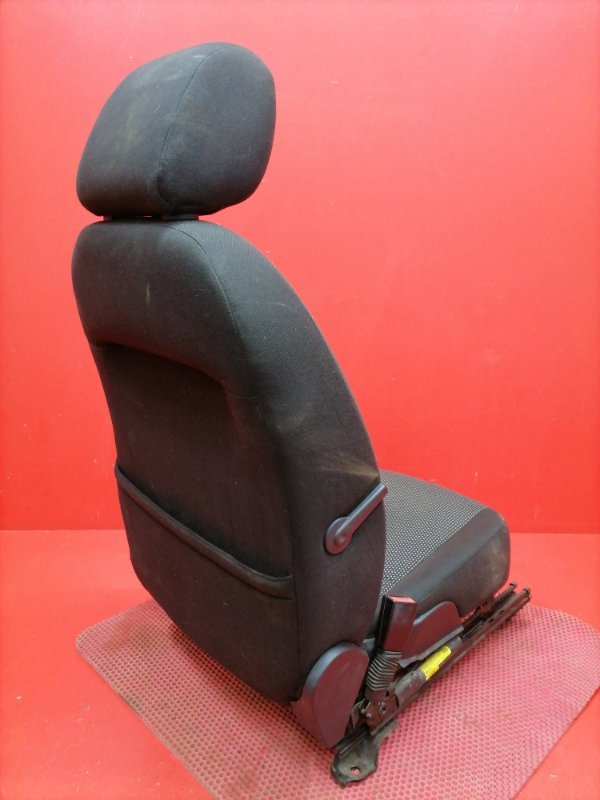 Сиденье Ford Focus CB4 SHDA 2010 переднее левое (б/у) Сиденье Ford Focus CB4 SHDA 2010 переднее левое (б/у)