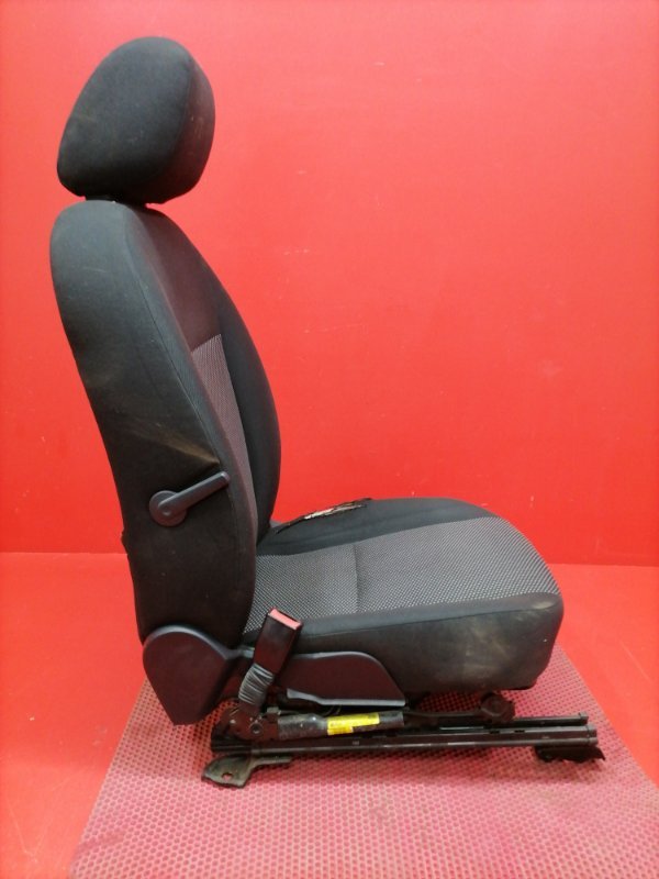 Сиденье Ford Focus CB4 SHDA 2010 переднее левое (б/у) Сиденье Ford Focus CB4 SHDA 2010 переднее левое (б/у)