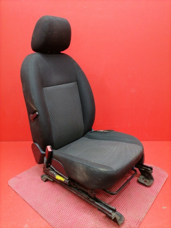 Сиденье Ford Focus CB4 SHDA 2010 переднее левое (б/у) Сиденье Ford Focus CB4 SHDA 2010 переднее левое (б/у)