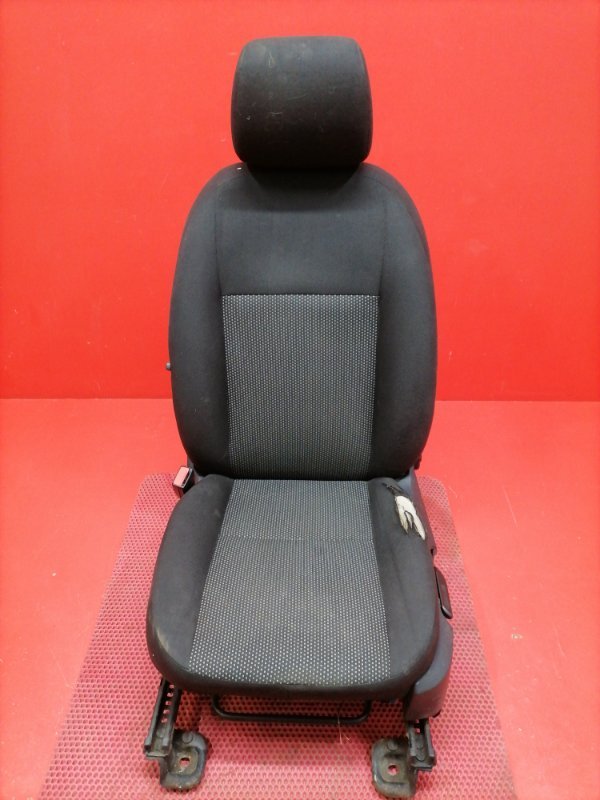 Сиденье Ford Focus CB4 SHDA 2010 переднее левое (б/у) Сиденье Ford Focus CB4 SHDA 2010 переднее левое (б/у)