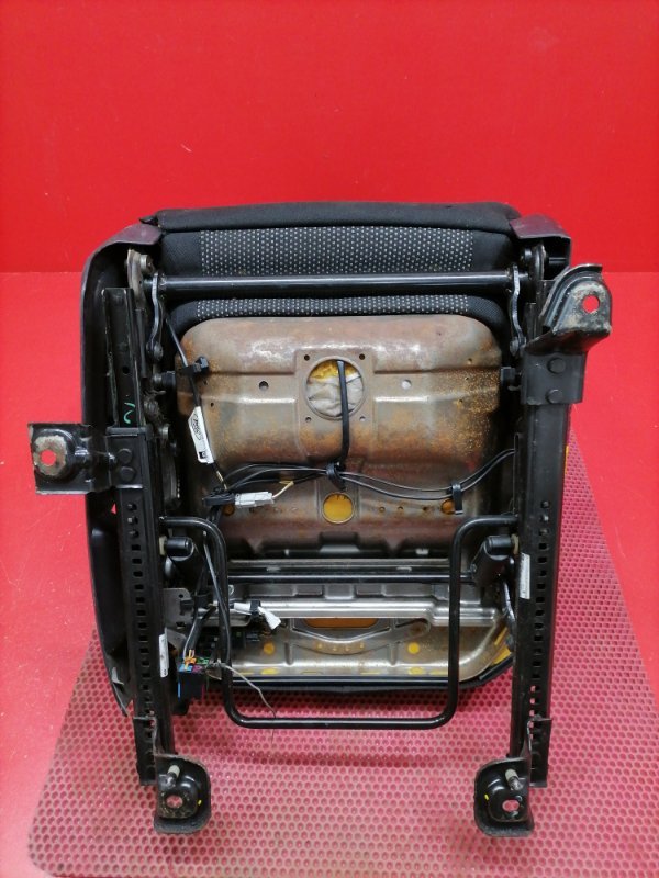 Сиденье Ford Focus CB4 SHDA 2010 переднее левое (б/у) Сиденье Ford Focus CB4 SHDA 2010 переднее левое (б/у)