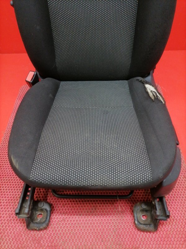 Сиденье Ford Focus CB4 SHDA 2010 переднее левое (б/у) Сиденье Ford Focus CB4 SHDA 2010 переднее левое (б/у)