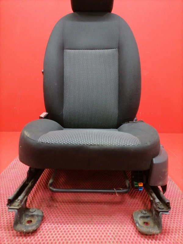 Сиденье Ford Focus CB4 SHDA 2010 переднее левое (б/у) Сиденье Ford Focus CB4 SHDA 2010 переднее левое (б/у)