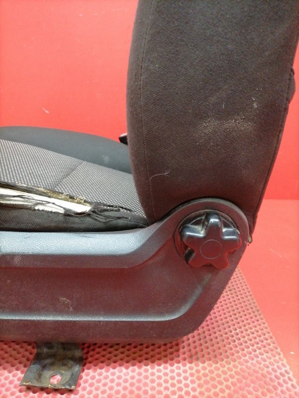 Сиденье Ford Focus CB4 SHDA 2010 переднее левое (б/у) Сиденье Ford Focus CB4 SHDA 2010 переднее левое (б/у)