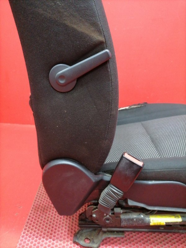 Сиденье Ford Focus CB4 SHDA 2010 переднее левое (б/у) Сиденье Ford Focus CB4 SHDA 2010 переднее левое (б/у)