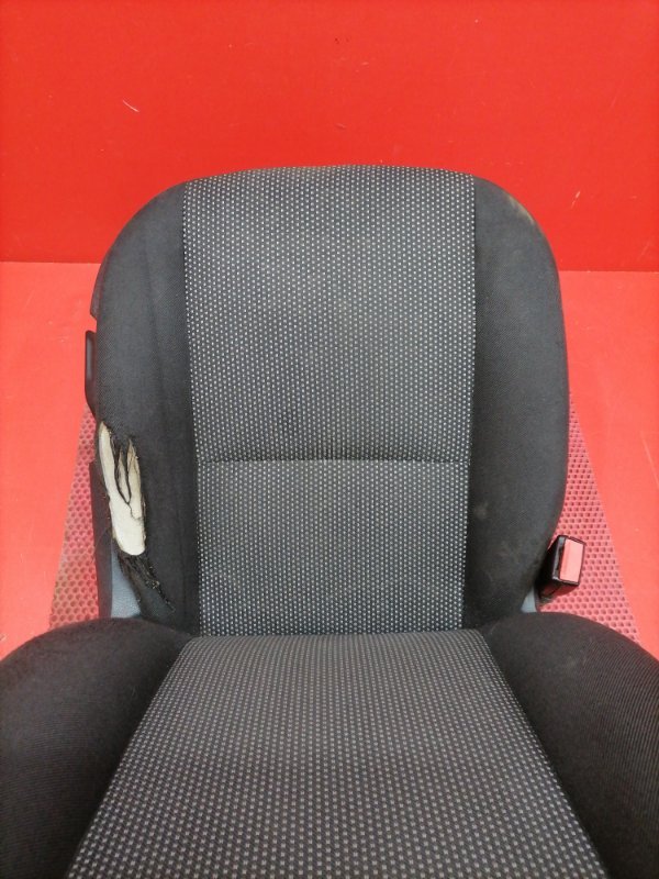 Сиденье Ford Focus CB4 SHDA 2010 переднее левое (б/у) Сиденье Ford Focus CB4 SHDA 2010 переднее левое (б/у)