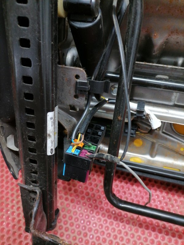 Сиденье Ford Focus CB4 SHDA 2010 переднее левое (б/у) Сиденье Ford Focus CB4 SHDA 2010 переднее левое (б/у)