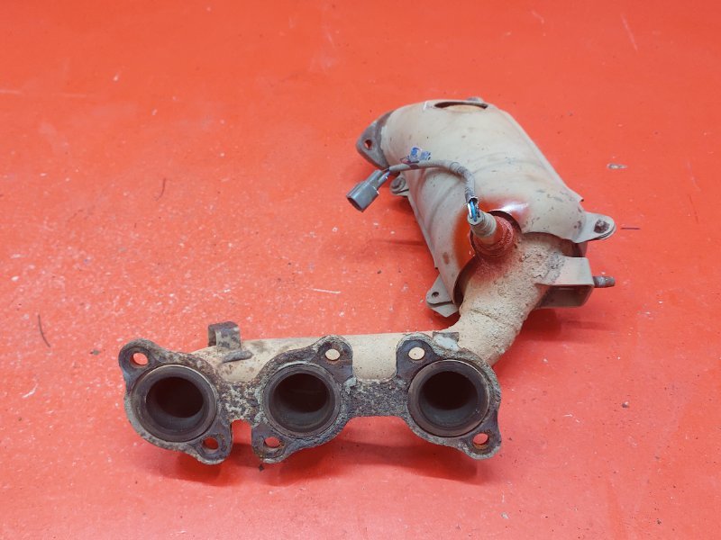 Коллектор выпускной Lexus RX330 MCU38L 3MZ-FE 2003 правый (б/у) Коллектор выпускной Lexus RX330 MCU38L 3MZ-FE 2003 правый (б/у)