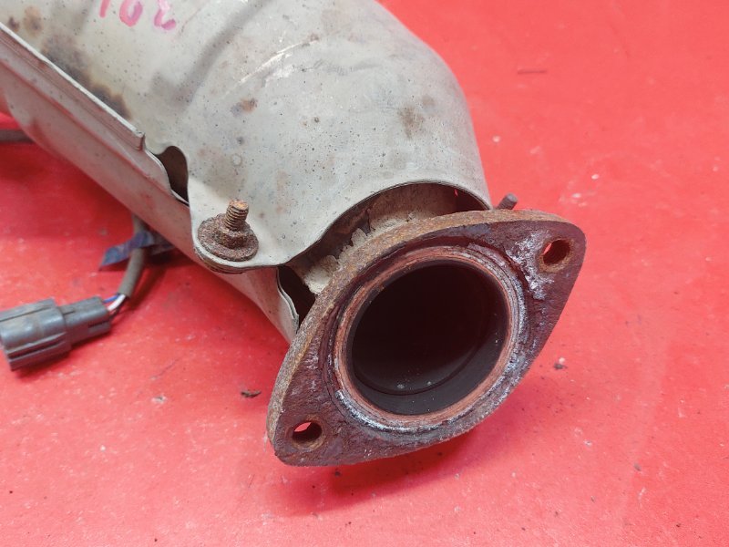 Коллектор выпускной Lexus RX330 MCU38L 3MZ-FE 2003 правый (б/у) Коллектор выпускной Lexus RX330 MCU38L 3MZ-FE 2003 правый (б/у)