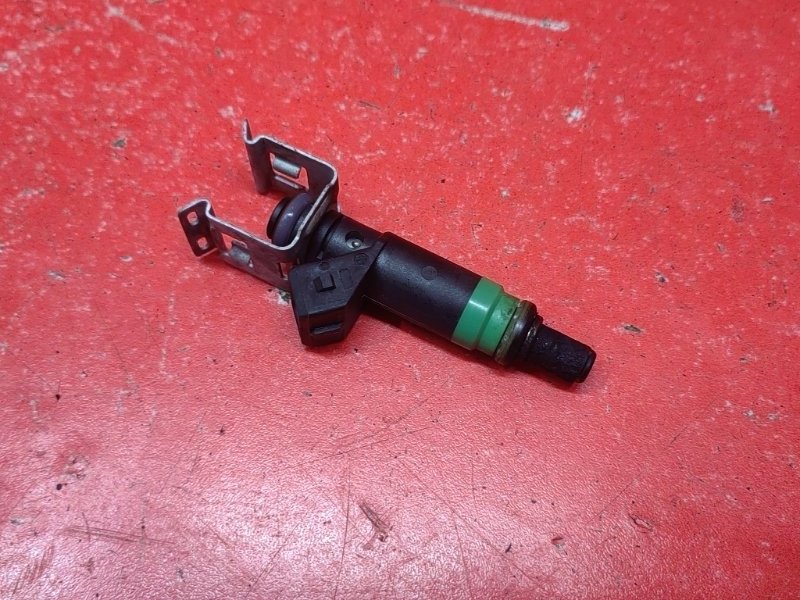 Форсунка Ford Focus CB4 SHDA 2010 (б/у) Форсунка Ford Focus CB4 SHDA 2010 (б/у)