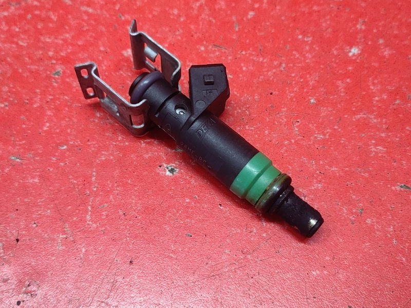 Форсунка Ford Focus CB4 SHDA 2010 (б/у) Форсунка Ford Focus CB4 SHDA 2010 (б/у)