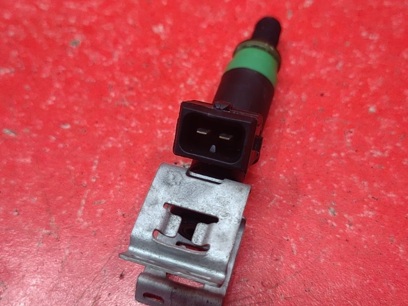 Форсунка Ford Focus CB4 SHDA 2010 (б/у) Форсунка Ford Focus CB4 SHDA 2010 (б/у)